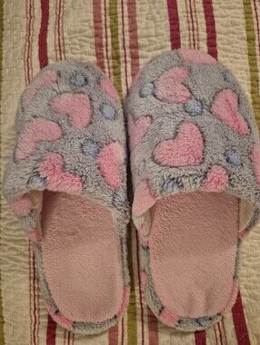 Cozy Fuzzy Heart Slippers - Pink & Light Gray